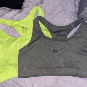 L Nike sports bras (L)